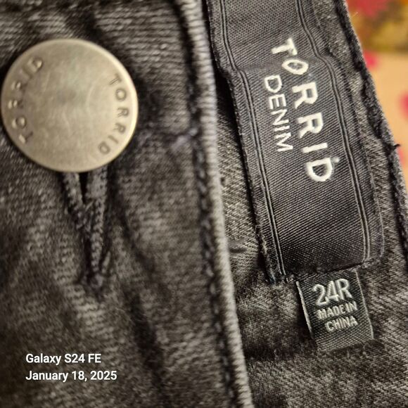 Torrid Denim 24 R Distressed Black Stretch Denim Jeans Rough Edge Bottom EUC - Picture 3 of 4